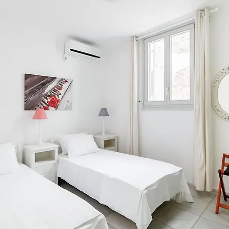Waterfront With Breathtaking Views 3 * Páros