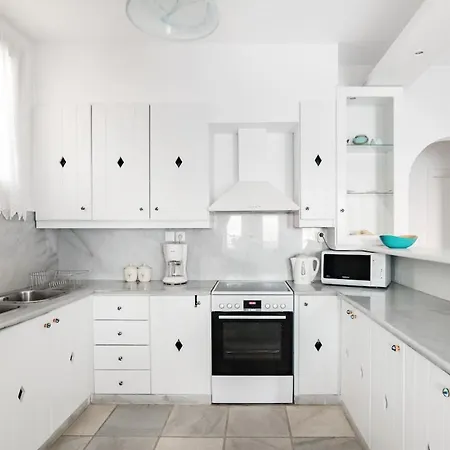 Villa Waterfront With Breathtaking Views 3 *