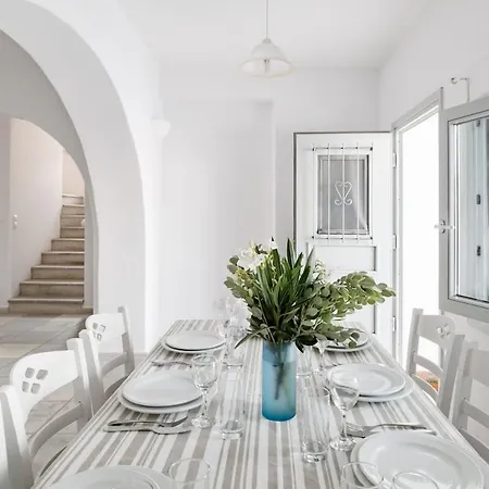 Waterfront With Breathtaking Views 3 Villa Páros